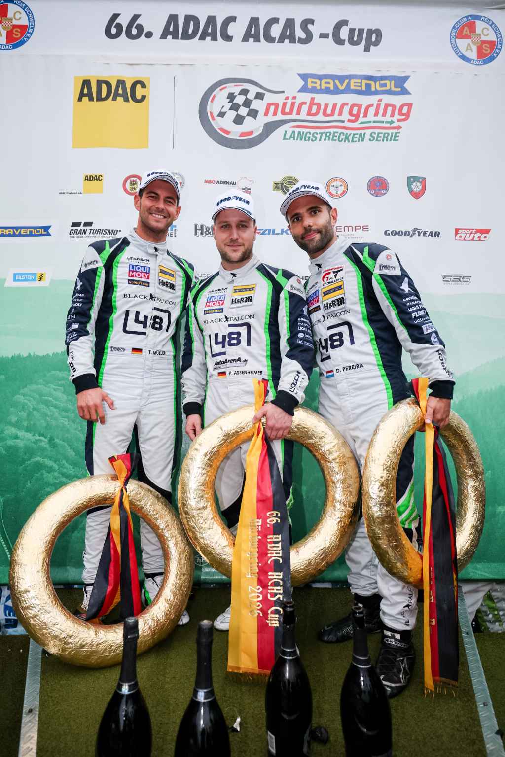 Patrick Assenheimer, einmal auf dem Podest mit seinen Fahrerkameraden Dylan Pereira und Tobias Müller; Foto: Gruppe C Photography