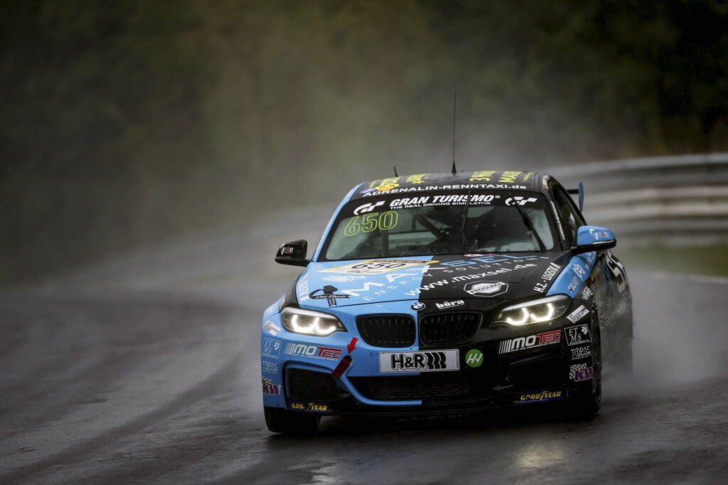 Yannick Fübrich im BMW M240i  (Foto Jan Brucke/VLN)