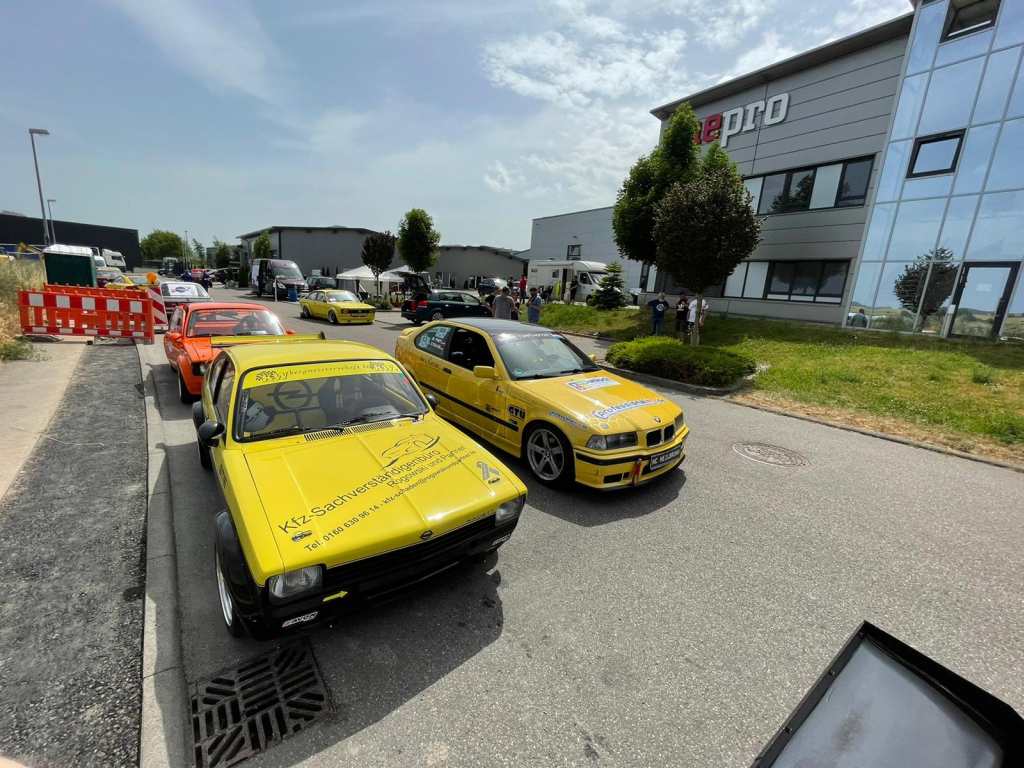Markus Rittinger im Opel Kadett C Coupe und der Hornet BMW